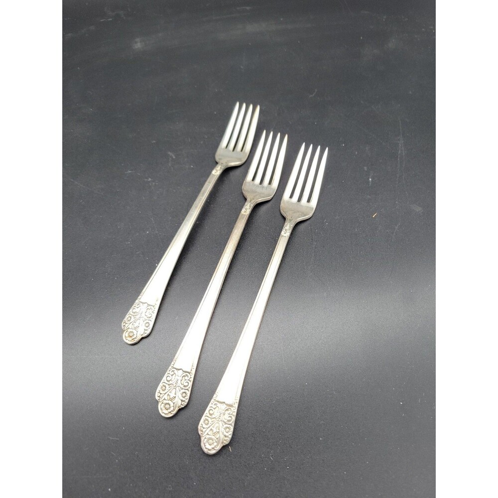 3 Vintage Rogers DeLuxe Plate IS Precious Silverplate Forks 7 5/8 In Vtg